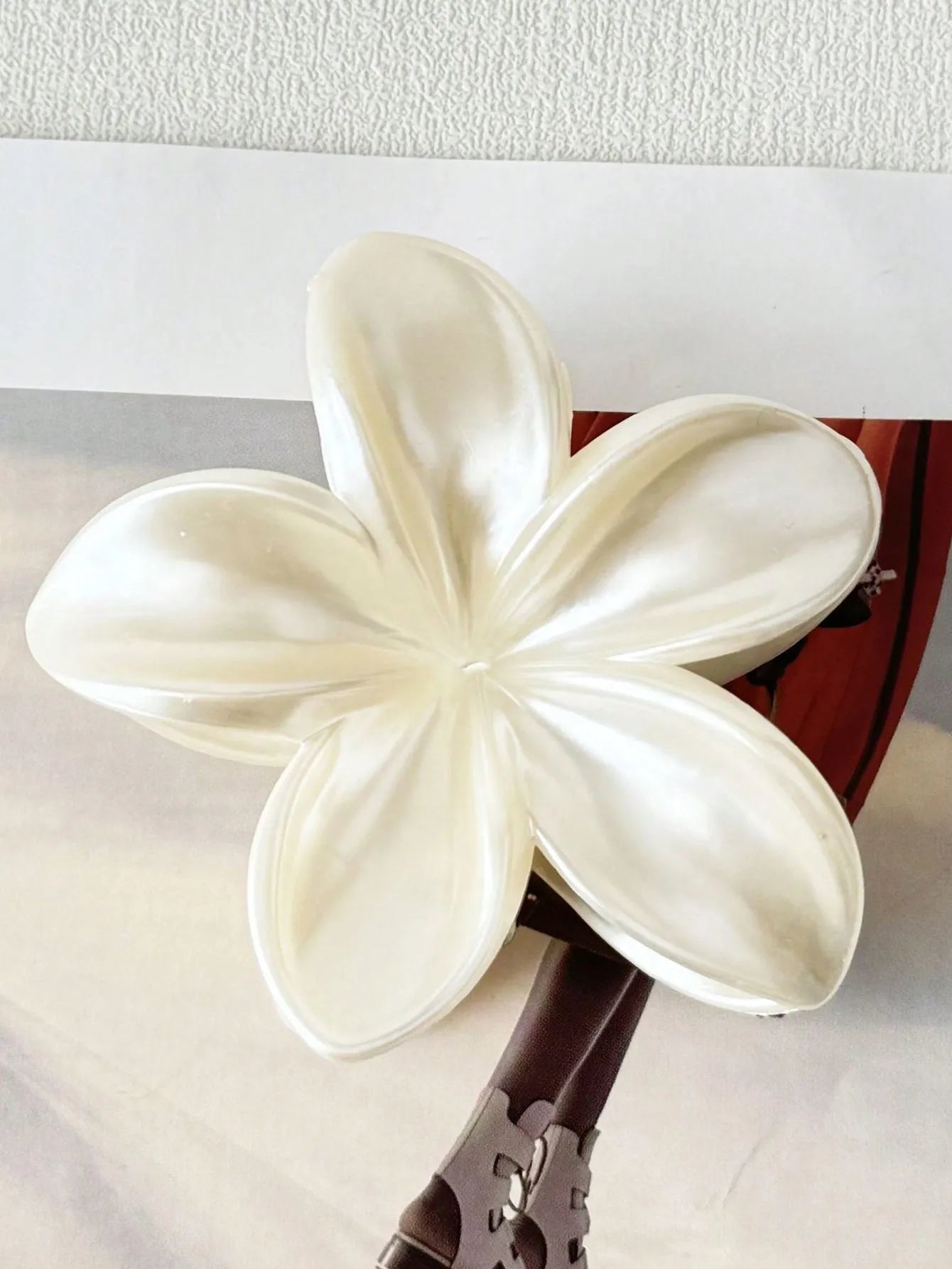1/2 Pcs Fashion Simple Shiny Egg Flower Hair Claws - 1 pcs white