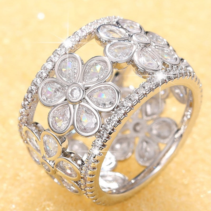 Light Luxury HollowRing Flower - Norellé