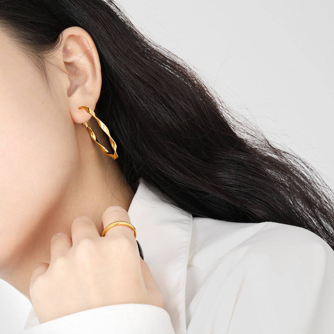 Women's Titanium Steel Gold-plated All-match Ear Clip - Norellé