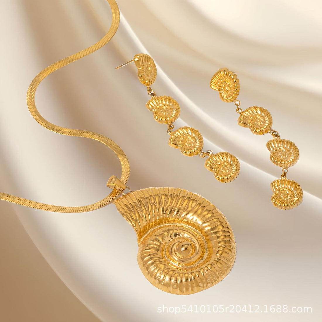 18K Gold Stainlesschain Like Flat Snake Conch Accessories Necklace - Norellé