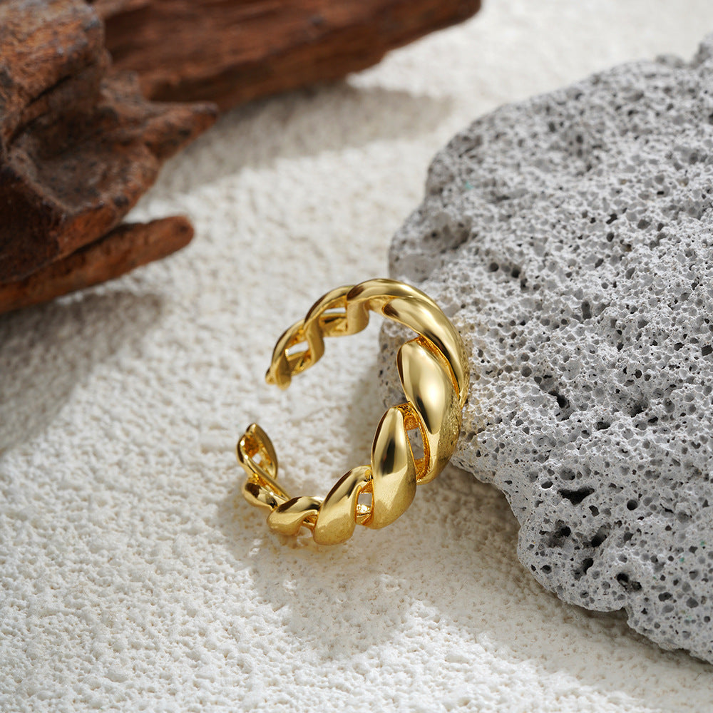 18K Gold Retro Simple Hollow Croissant Ring - Norellé