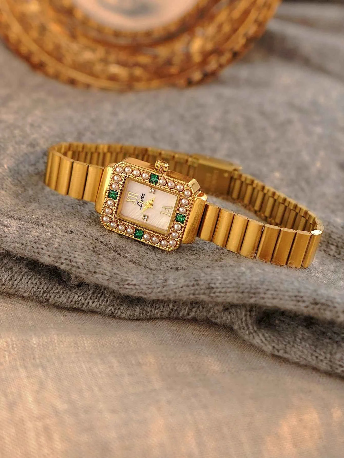 Women's Quartz Watch with Mini Pearl Inlay Stainless Steel Strap
