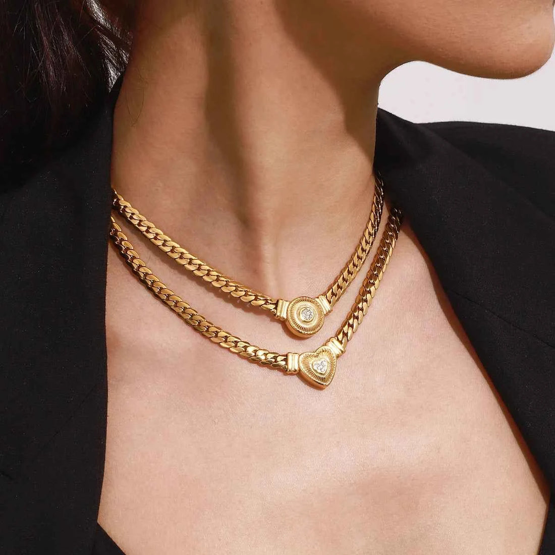 Retro Ribbed Round Pendant Necklace