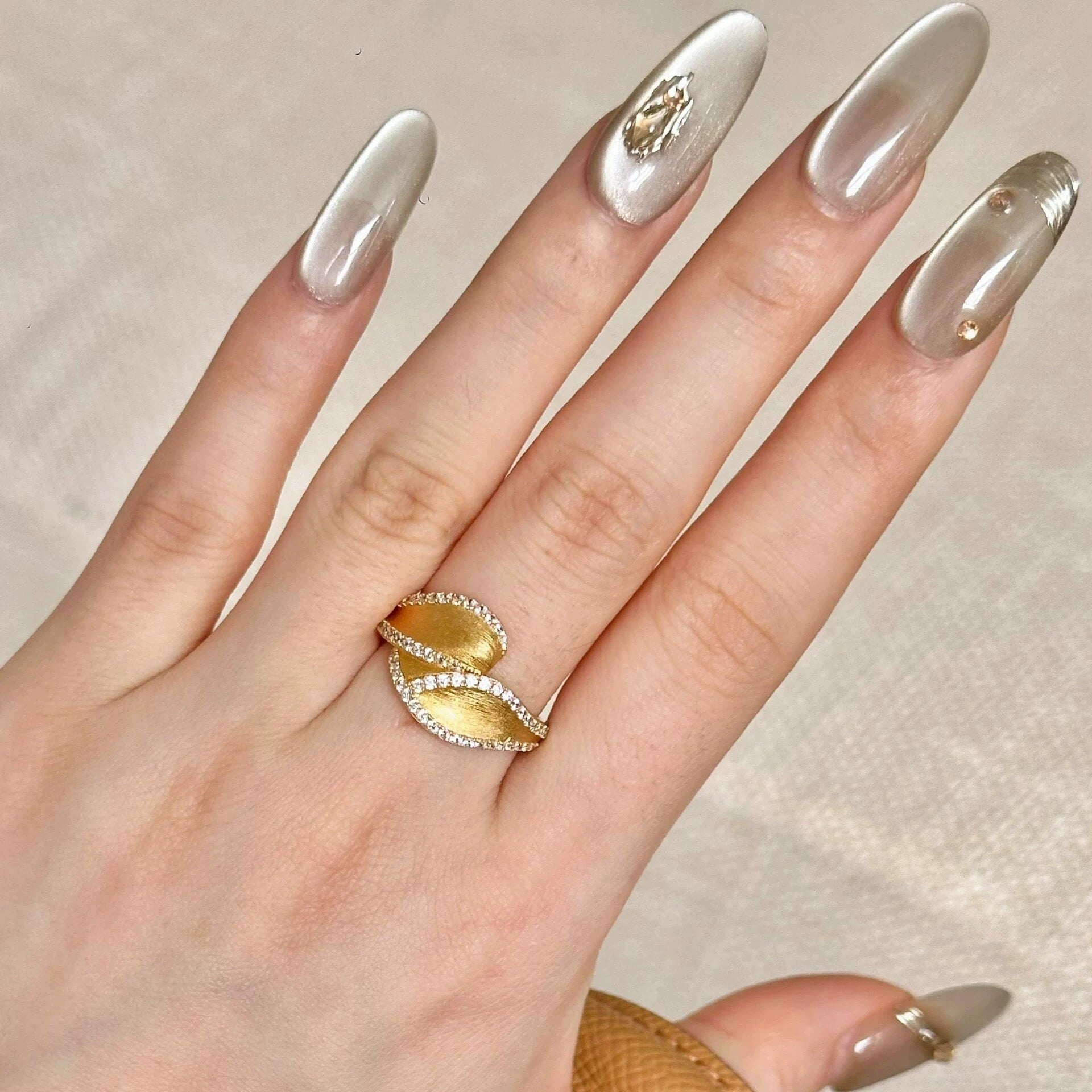 Antique Brushed Leaves Spot Drill Flashing Ring - Leaf - electronic accessories