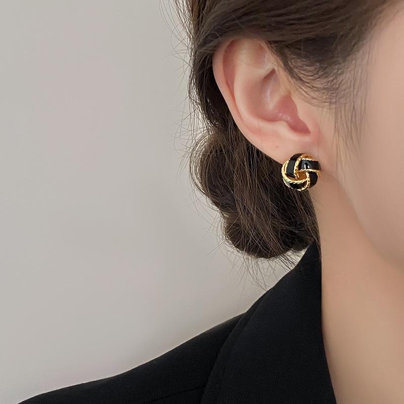 Women's Retro Earrings  Simple And Versatile Accessories - Norellé