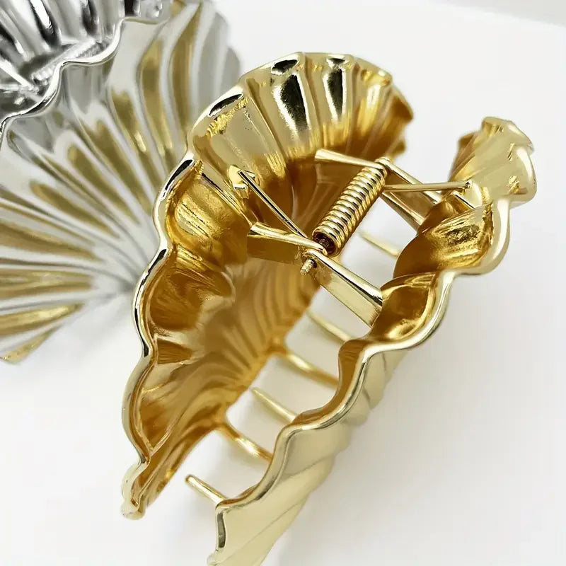Elegant Women’s Shell Hair Clip