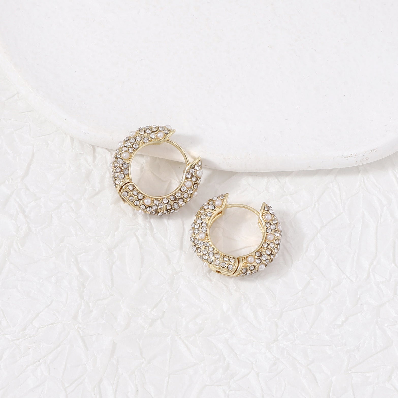 Exquisite And Beautiful Design Ear Clip - White - electronic accessories