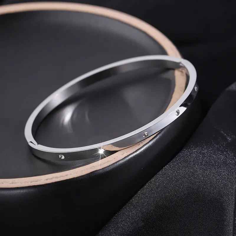 Fashion Simple Rhinestone Non-fading Bracelet - Norellé