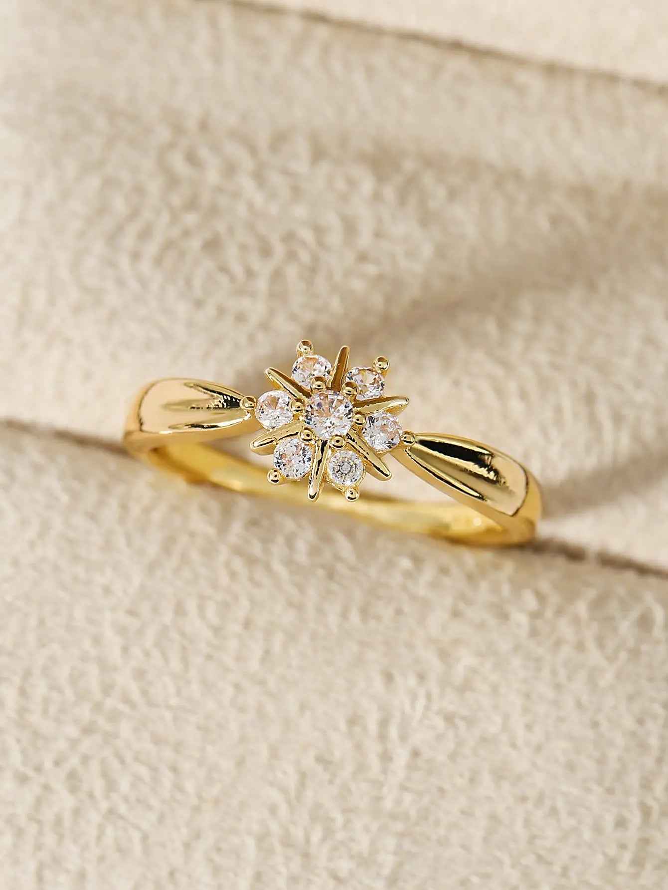 Flower Rhinestone-embedded Personalized Niche Design Shank Ring - Gold / No 10 - electronic accessories
