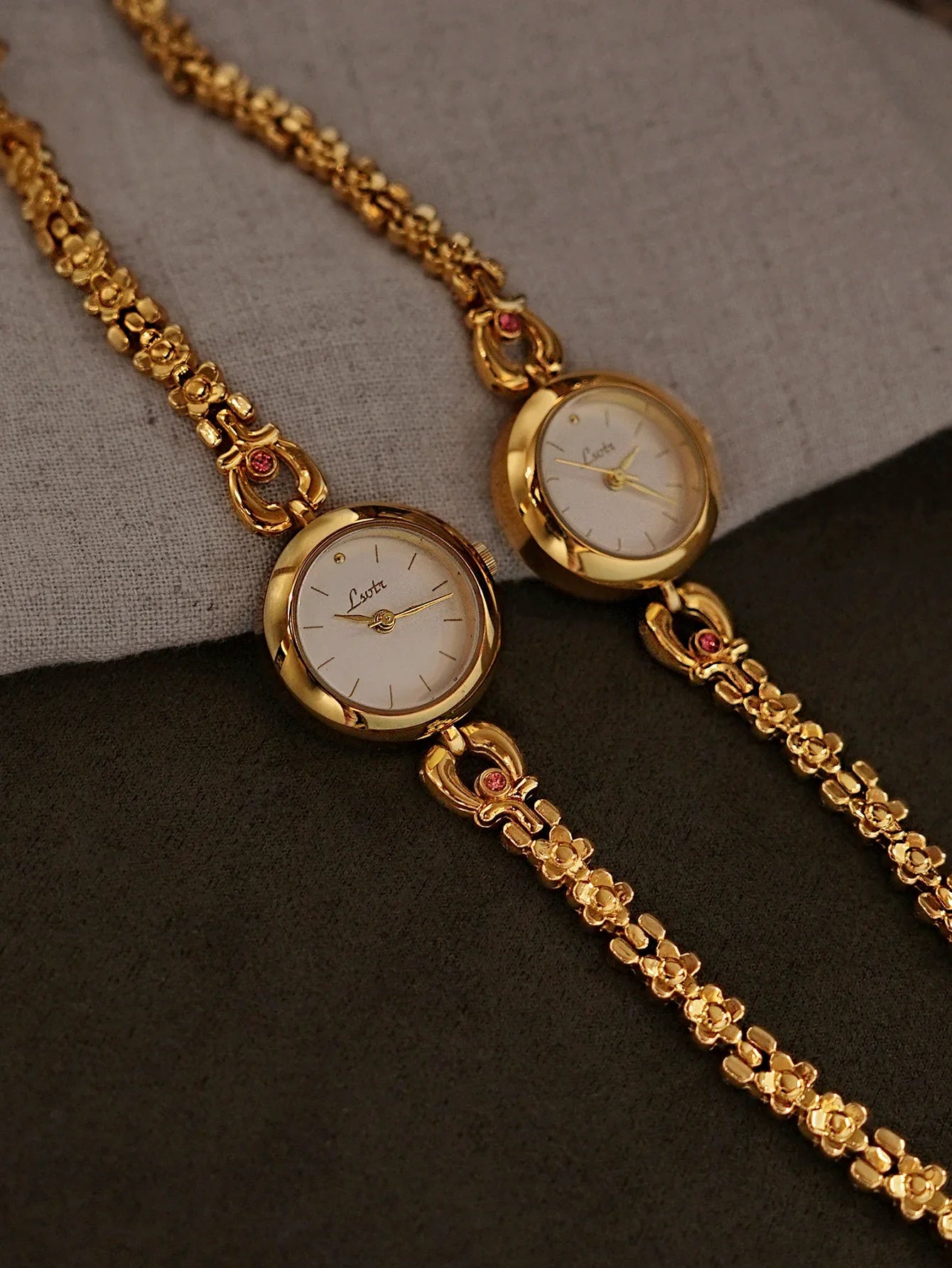French Retro Gold Small Dial Flower-Shaped Bracelet Women’s Watch