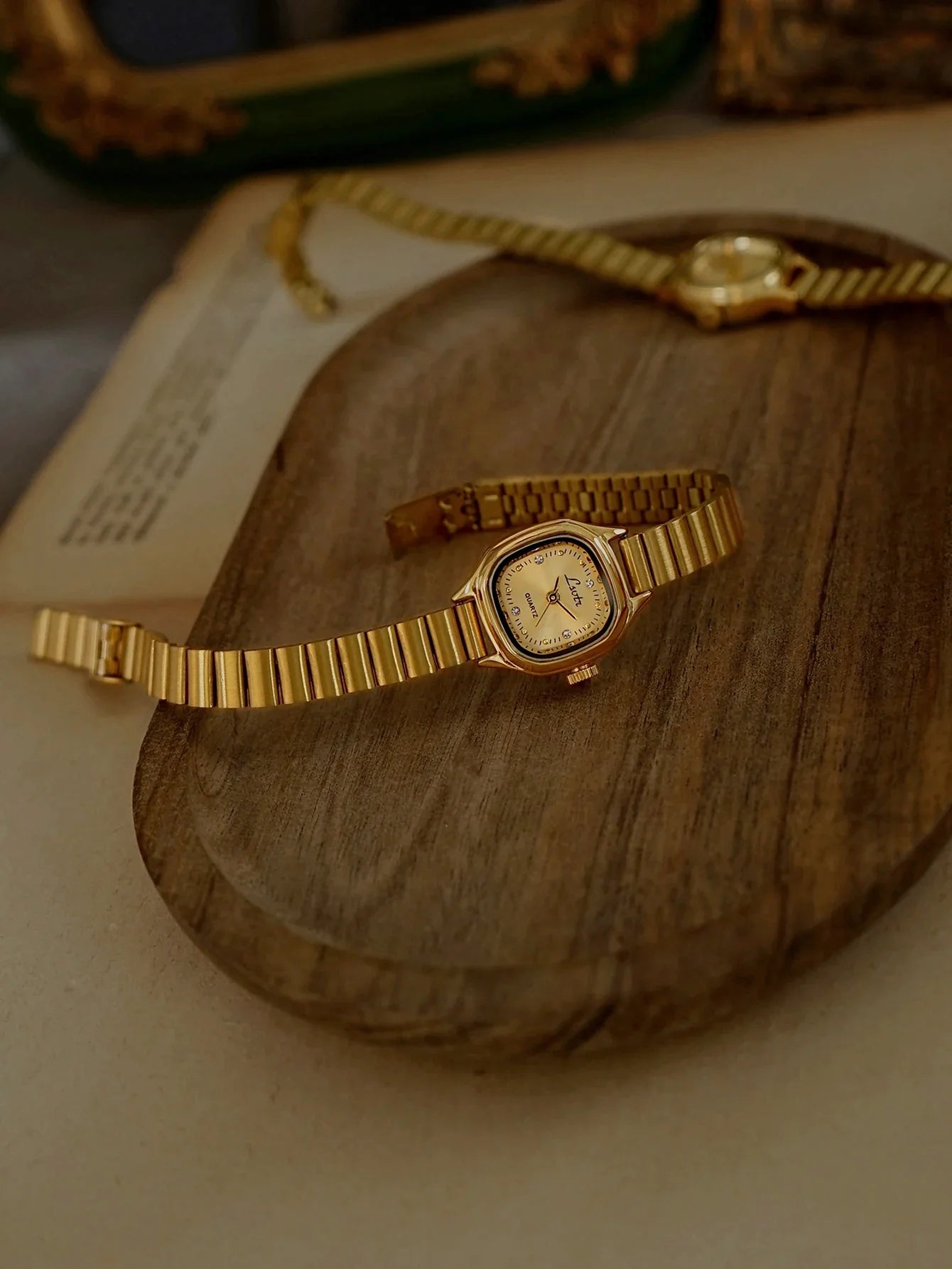 French-Style Vintage Exquisite Gold Square Small Dial Women’s Watch