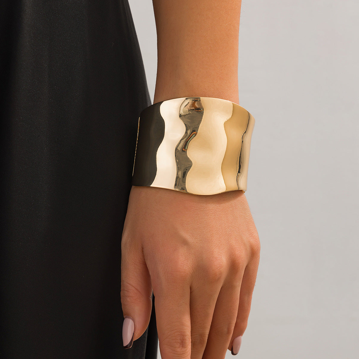 Irregular Metal Wide Curved Glossy Spring Bracelet - electronic accessories