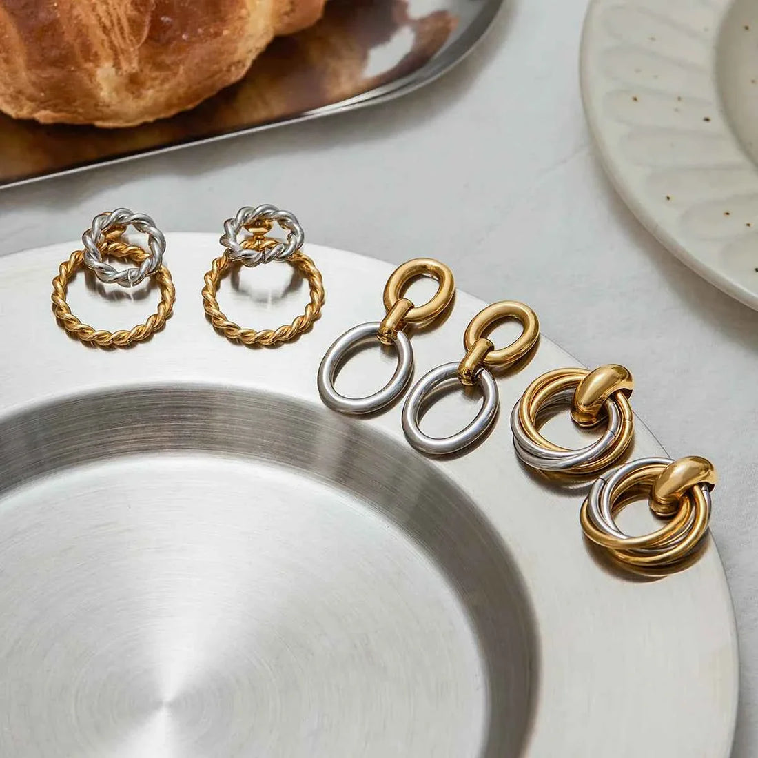 Minimalist Bicolor Oval Hollow out Connection Earrings