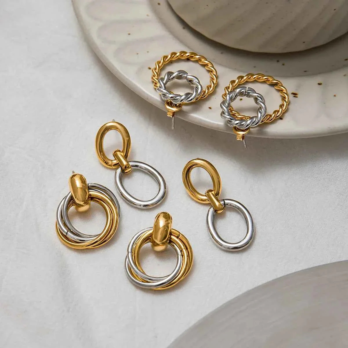 Minimalist Bicolor Oval Hollow out Connection Earrings