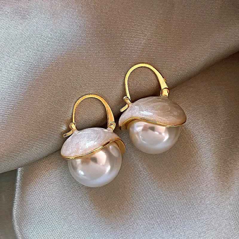 Niche Design Light Luxury Ear Clips Earrings - As Main Image - electronic accessories
