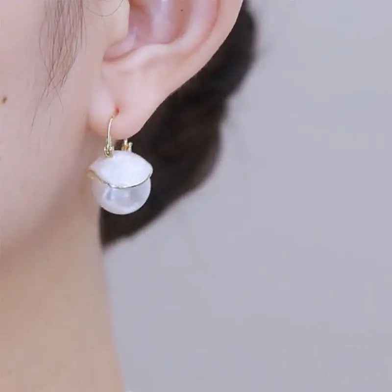 Niche Design Light Luxury Ear Clips Earrings - As Main Image - electronic accessories