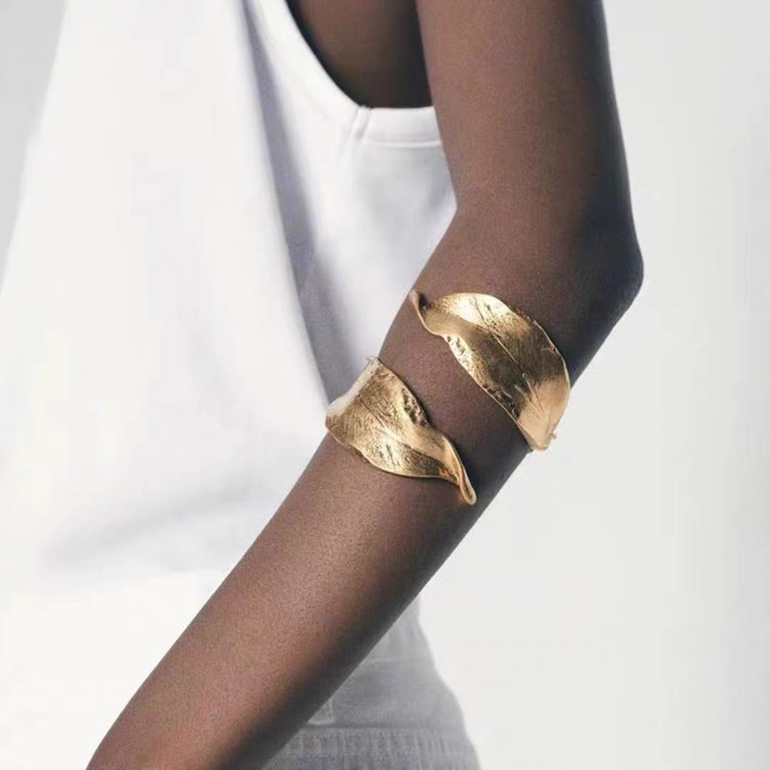 Niche Design Thorns Winding Metal Leaf Shape Open-ended Bracelet - electronic accessories
