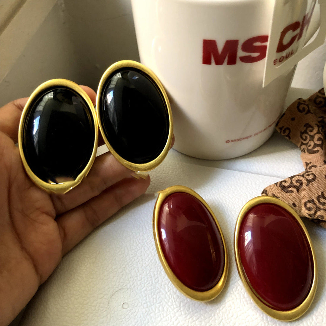 Oval Resin Stud Retro - electronic accessories