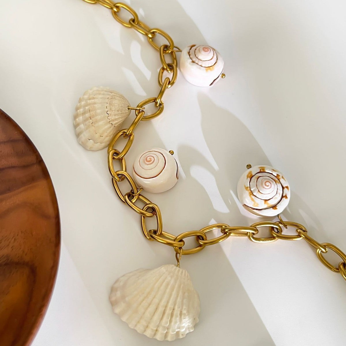 Personality Stylish Metal Chain Conch Shell Necklace - Gold - electronic accessories