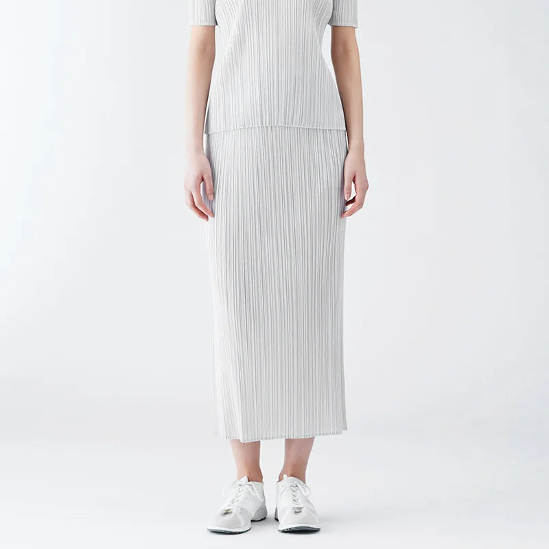 Pleated Hip Hugging Slim Half Skirt - Light Grey / One Size