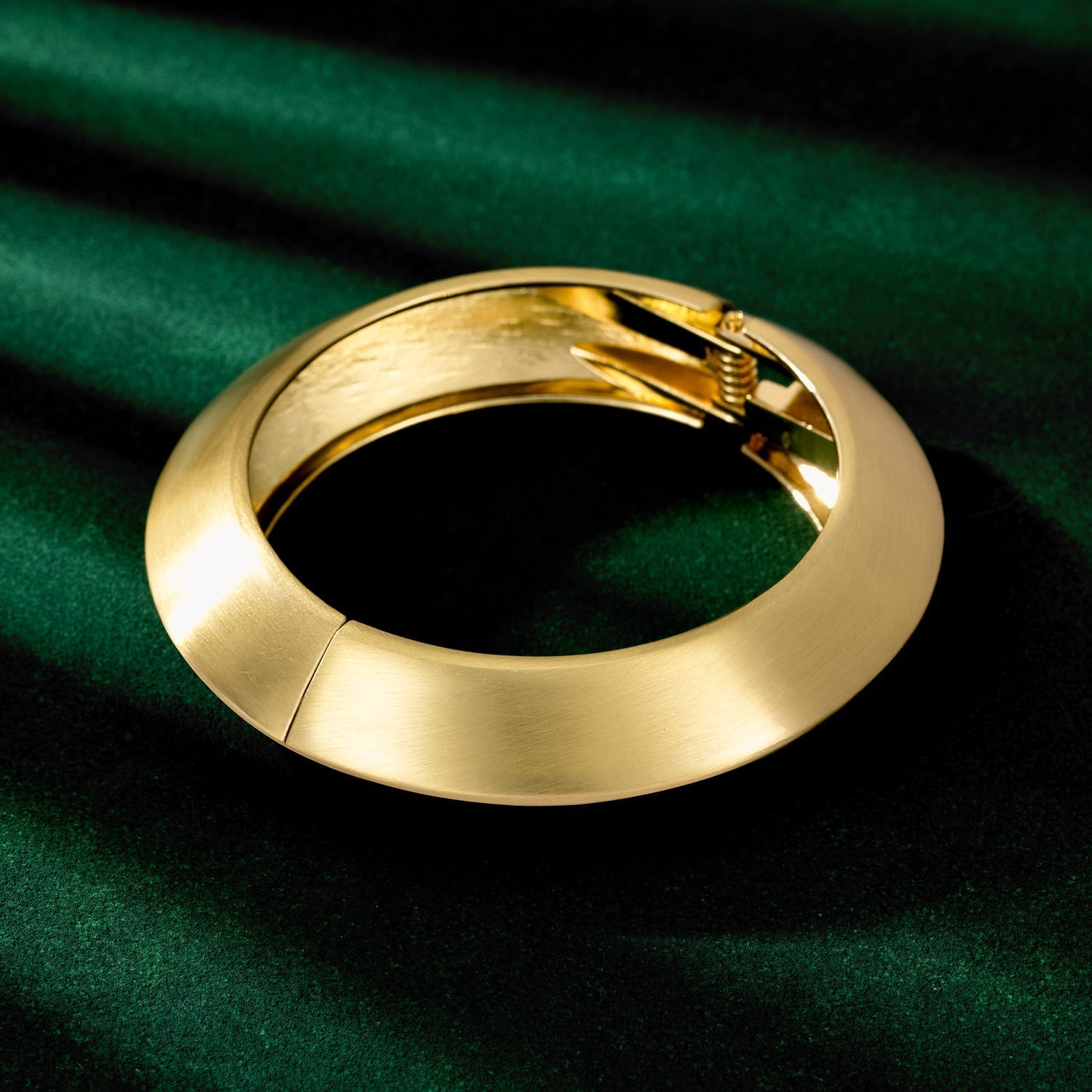 Retro Brushed Golden Simple Bracelet For Women - electronic accessories