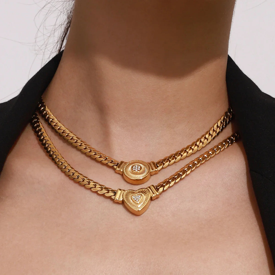 Retro Ribbed Round Pendant Necklace