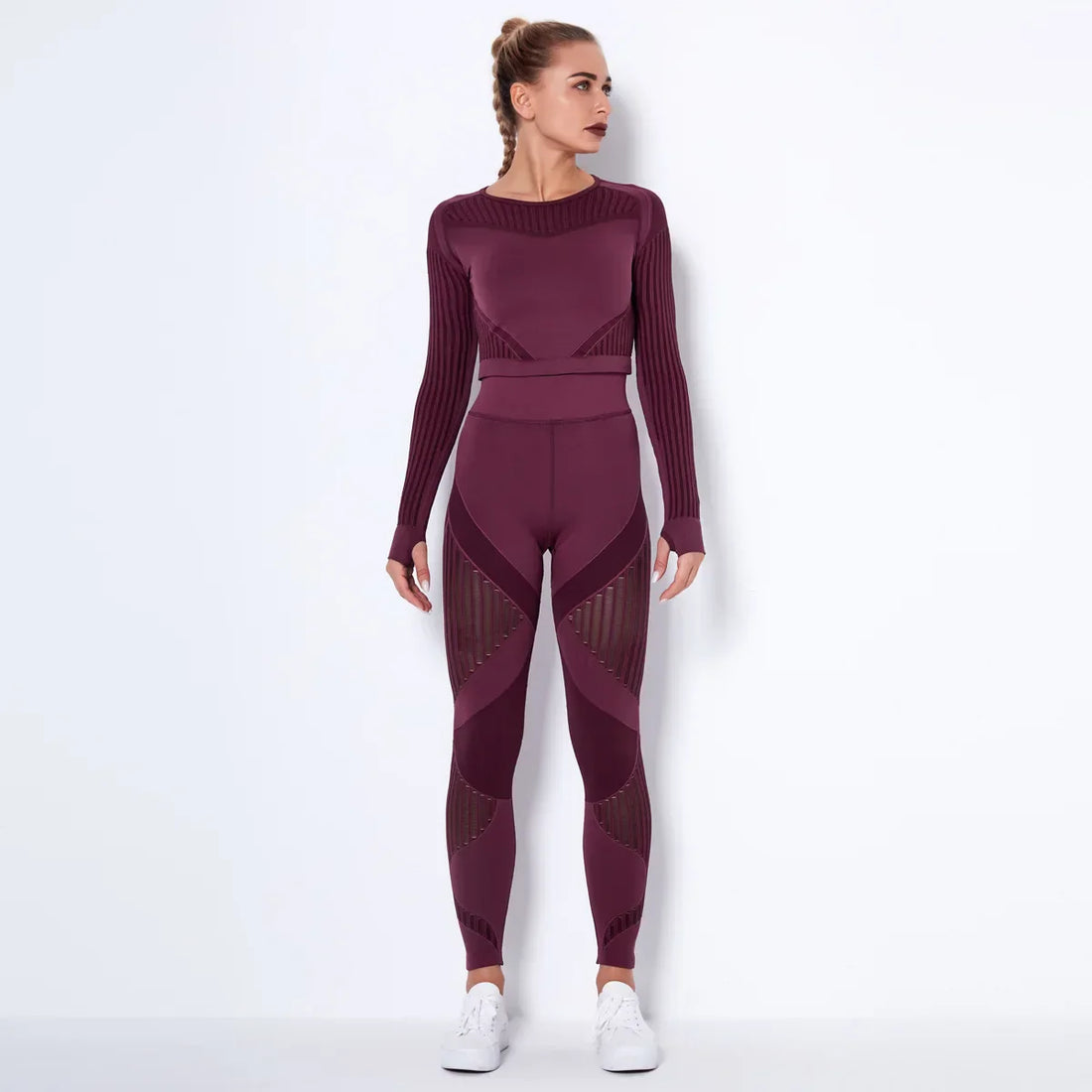 Seamless yoga set with ribbed crop top and high-waisted leggings