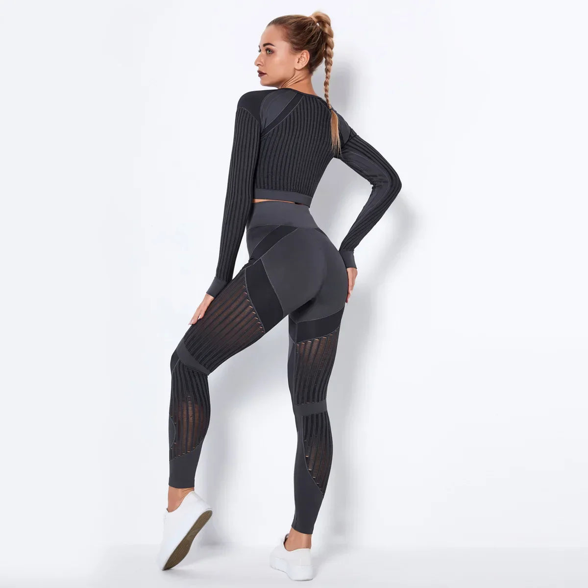 Seamless yoga set with ribbed crop top and high-waisted leggings