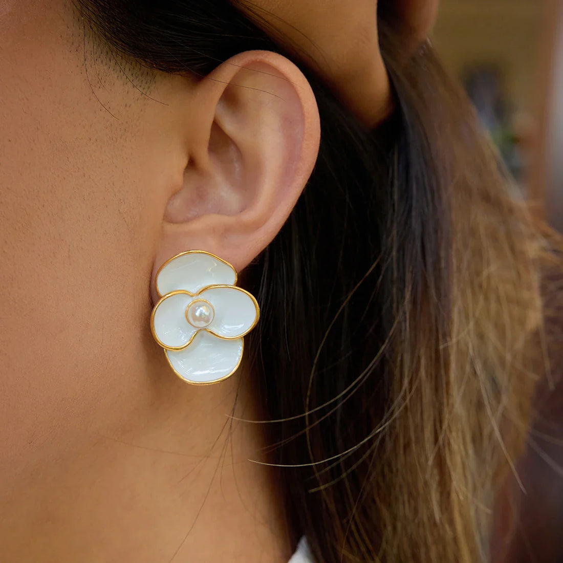 Stainless Steel Drip Oil White Four Petal Flower Ear Studs - JDE0103029