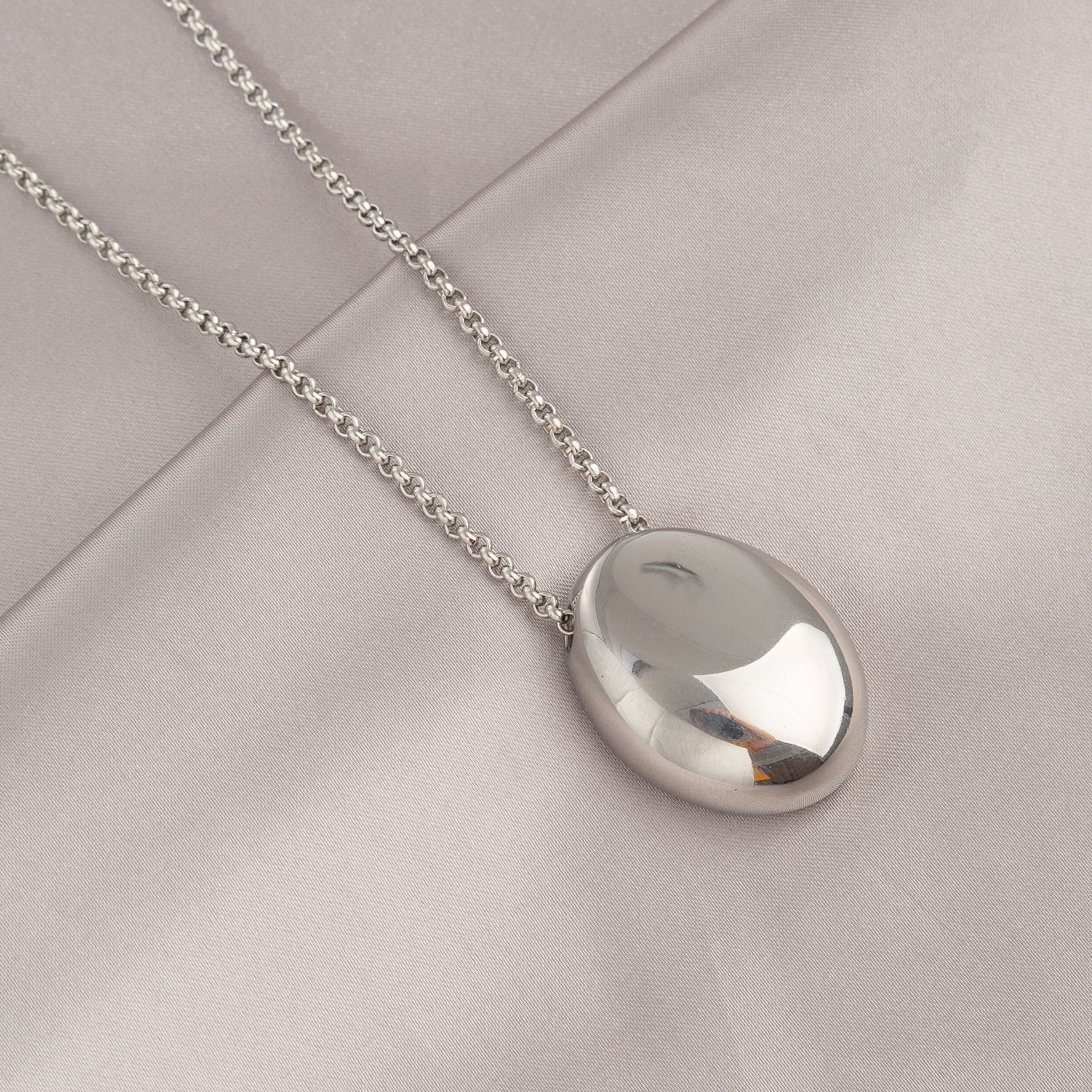 Titanium Steel Oval Pendant Necklace For Women Light Luxury Minority - Silver - electronic accessories