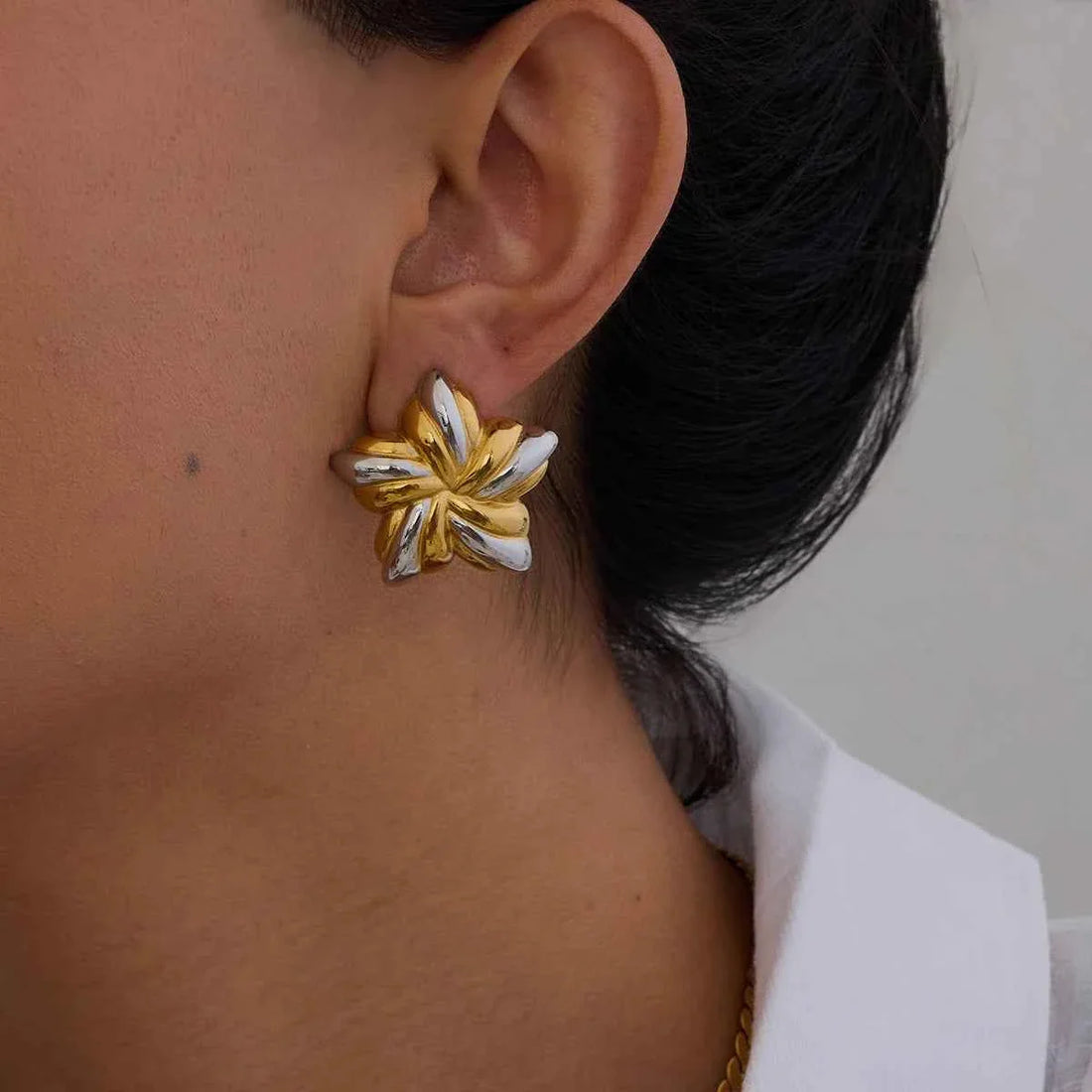 Two Tone Ribbed Pentagram Earrings