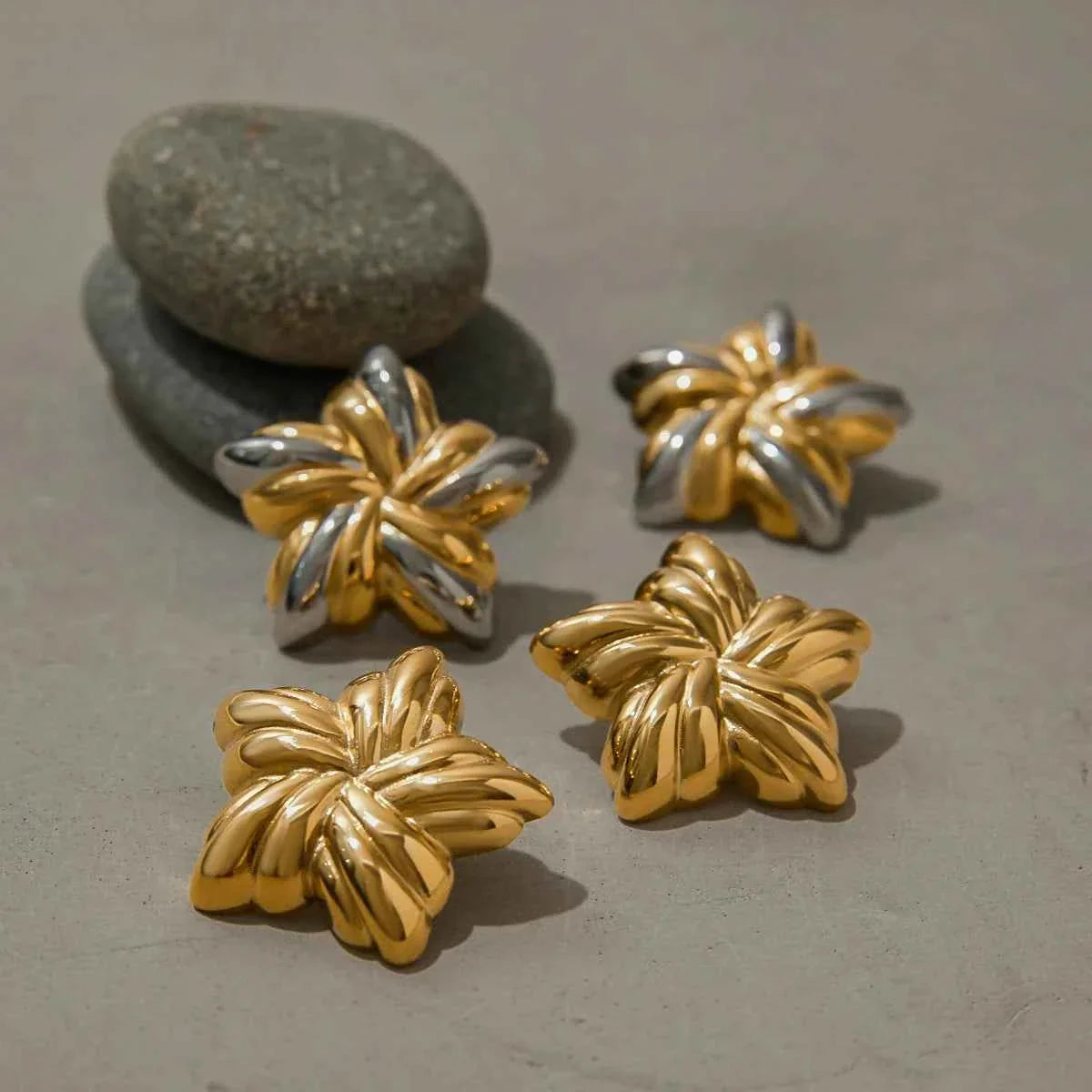 Two Tone Ribbed Pentagram Earrings