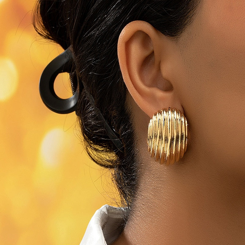 Vintage Crumpled Metal Hollow Semi-circle Earrings - Gold - electronic accessories