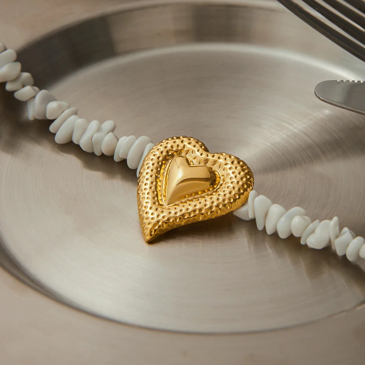 White Crushed Stone Hammer Pattern Heart Shaped Pendant Necklace Stainless Steel - JDN0303001