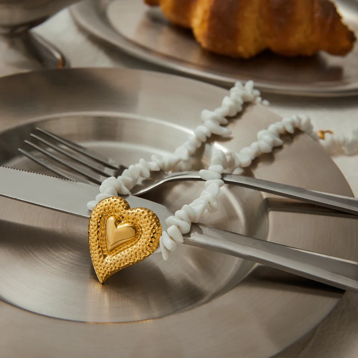 White Crushed Stone Hammer Pattern Heart Shaped Pendant Necklace Stainless Steel - JDN0303001