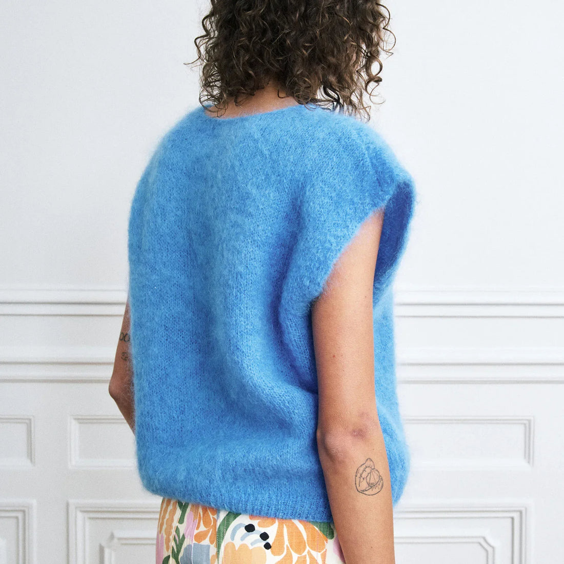 Women Knit Vest Elegant Furry Sleeveless Button - Blue / M