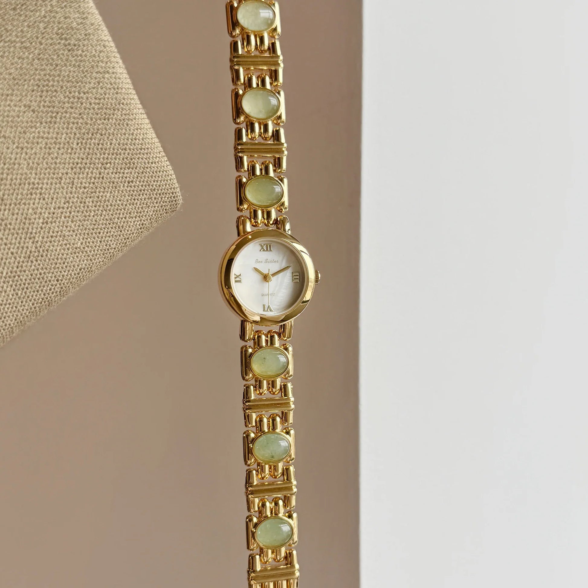 Women Watch Shell High Quality Bracelet Quartz Wristwatch