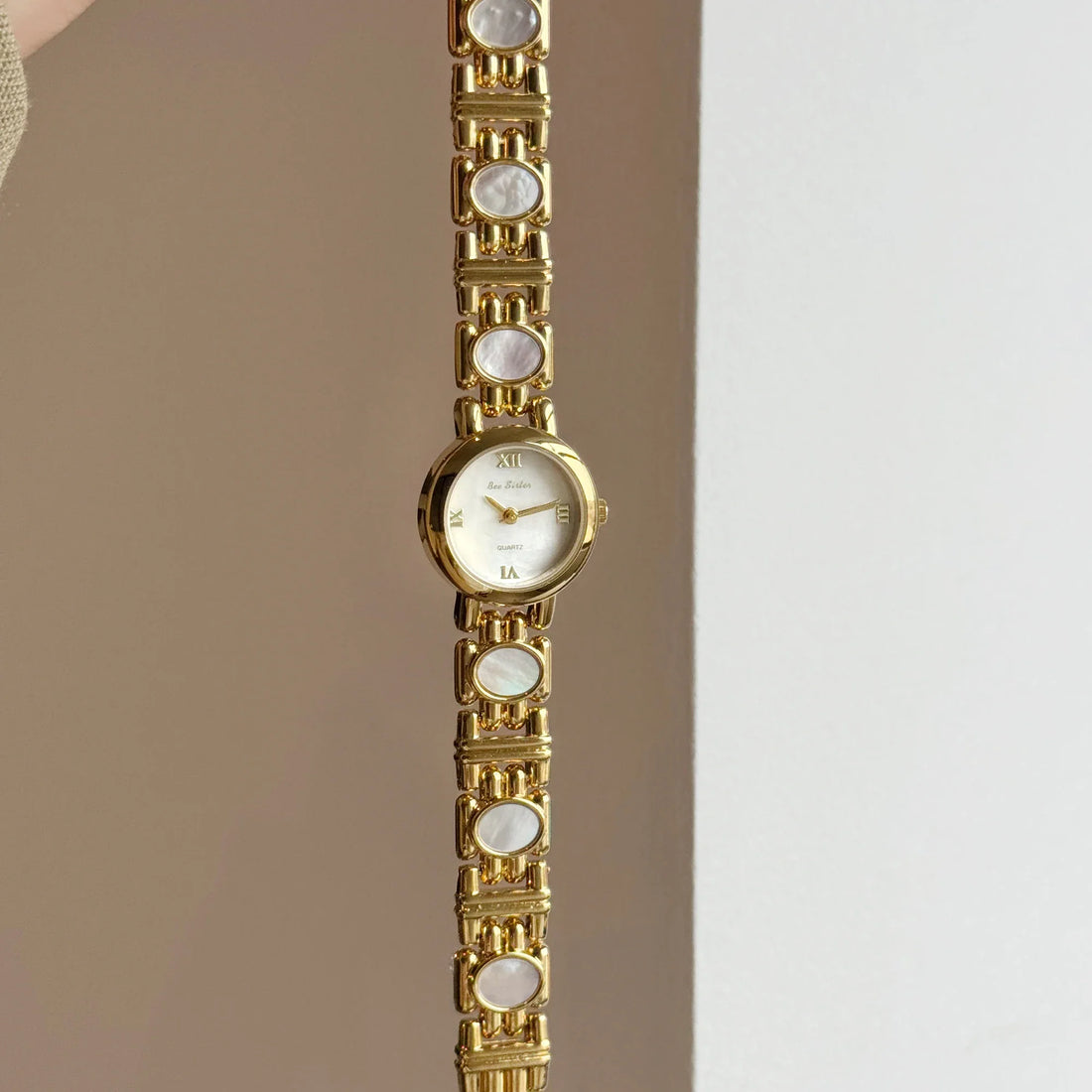 Women Watch Shell High Quality Bracelet Quartz Wristwatch