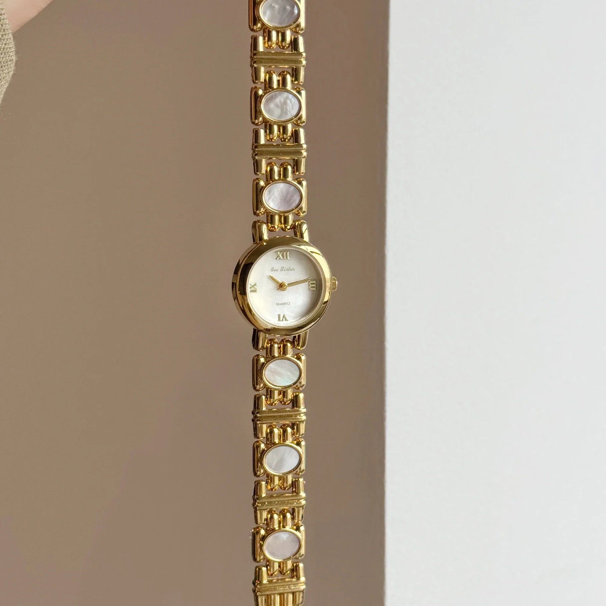 Women Watch Shell High Quality Bracelet Quartz Wristwatch