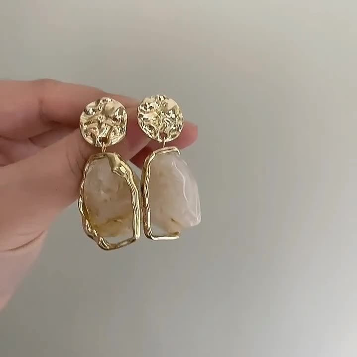 Women’s Fashion Retro Maillard Irregular Earrings - electronic accessories