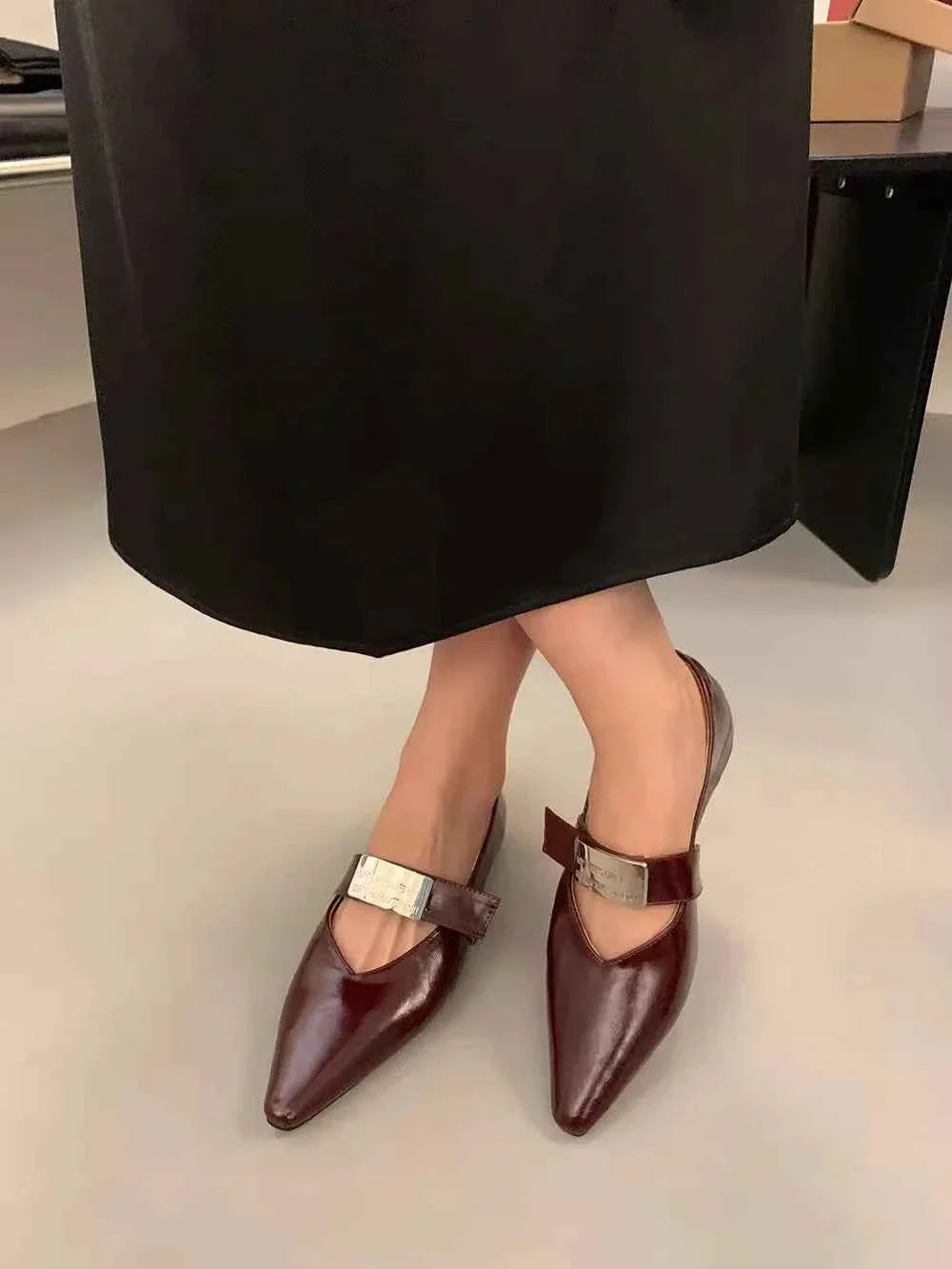 Women's Retro Pointed Toe Low-Heeled Casual Shoes