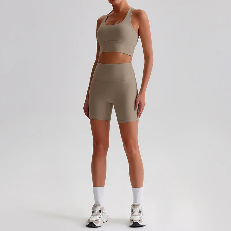 Women’s Seamless Yoga Set - Quick-Dry Naked Feel Backless Bra Booty-Lifting Shorts - sand color / L