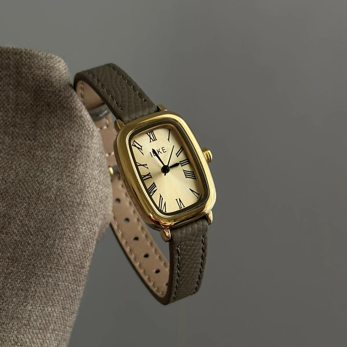 Women’s watch Fashion Square Gold Case Black Brown - C