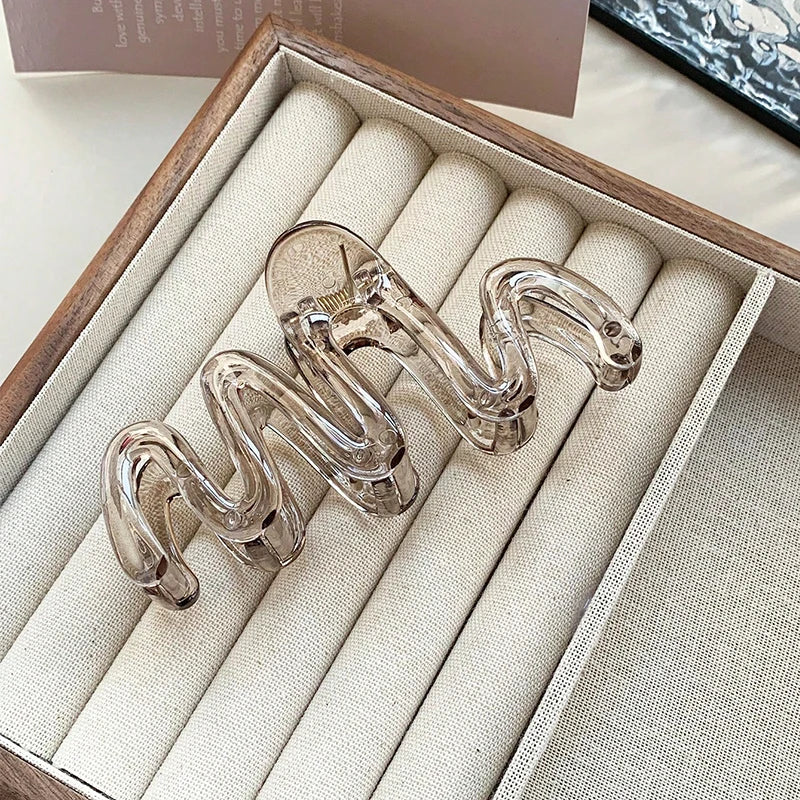 Women’s Wavy High Glossy Amber Brown Plastic Hair Clip